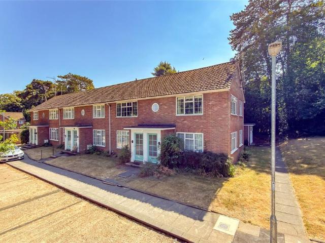 Flat for sale in St Albans, Five Acres