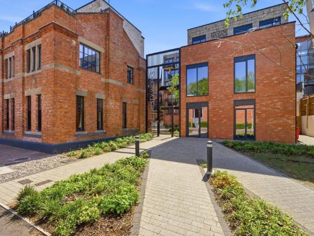 Flat for sale in St Albans, Five Acres