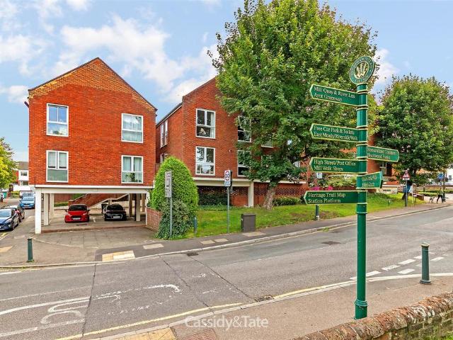 Flat for sale in Five Acres, Hertfordshire