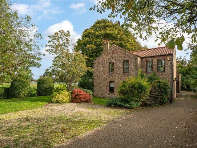 Flat for sale in Ripon, York and North Yorkshire