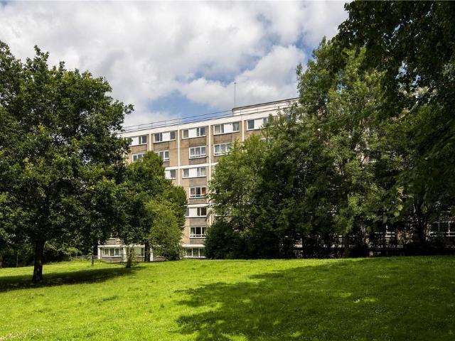 Flat for sale in Streatham Hill, Greater London