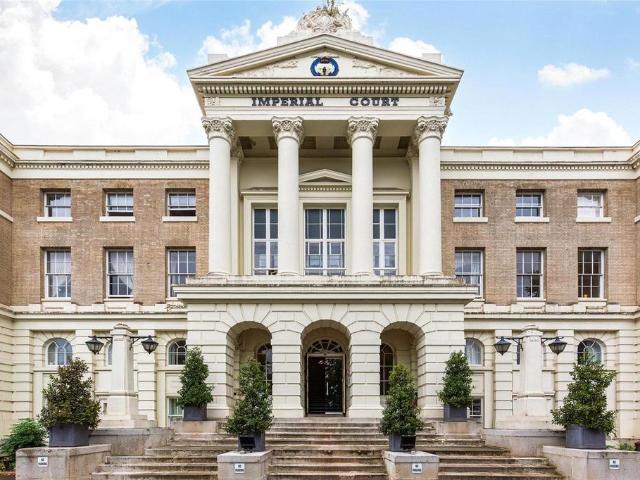 Flat for sale in Kennington, Greater London