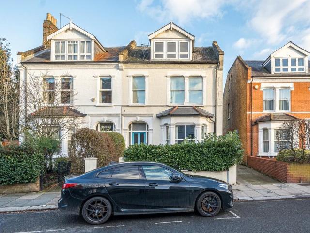 Flat for sale in London Borough of Richmond upon Thames, Greater London