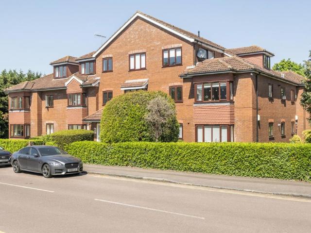 Flat for sale in Batchworth