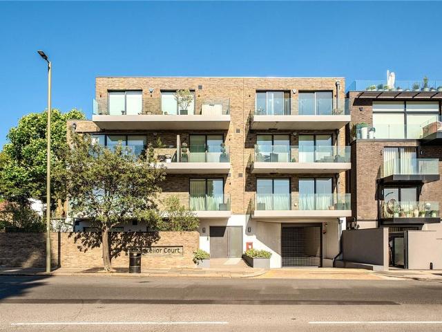Flat for sale in Temple Fortune, Greater London