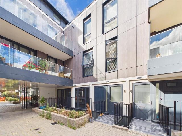 Flat for sale in Surbiton, Greater London