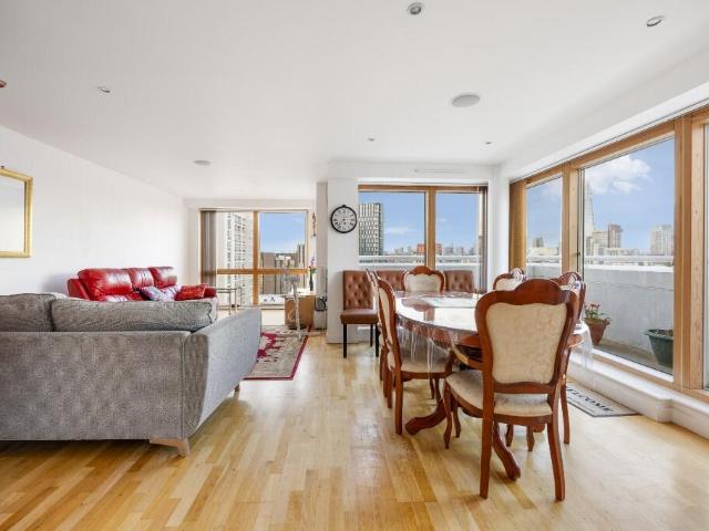 Flat for sale in Elephant and Castle, Greater London