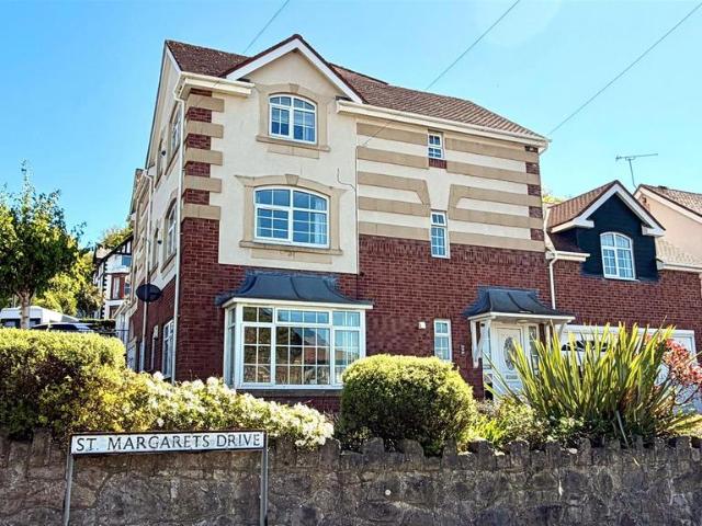 Flat for sale in Llandudno, Wales