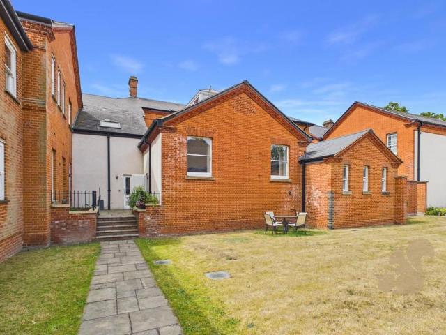 Flat for sale in Hythe, Fordham Heath