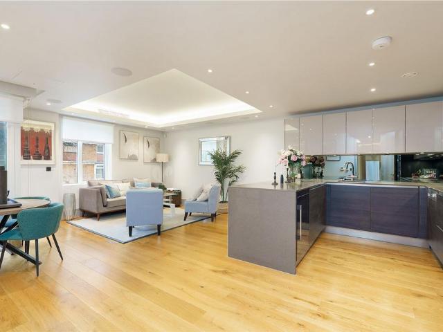 Flat for sale in St. John's Wood, Greater London