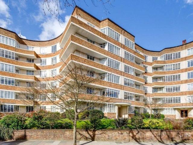 Flat for sale in Crouch End, Greater London