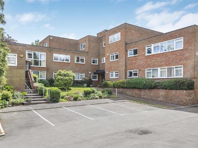 Flat for sale in Radlett, Hertfordshire