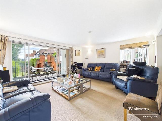 Flat for sale in Hendon, Greater London