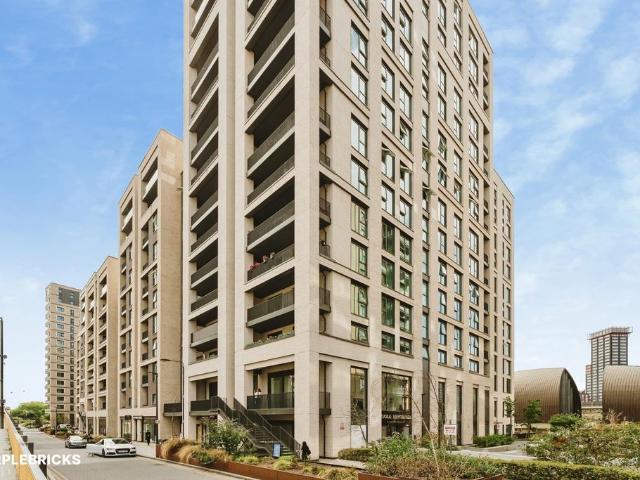 Flat for sale in Custom House, Greater London