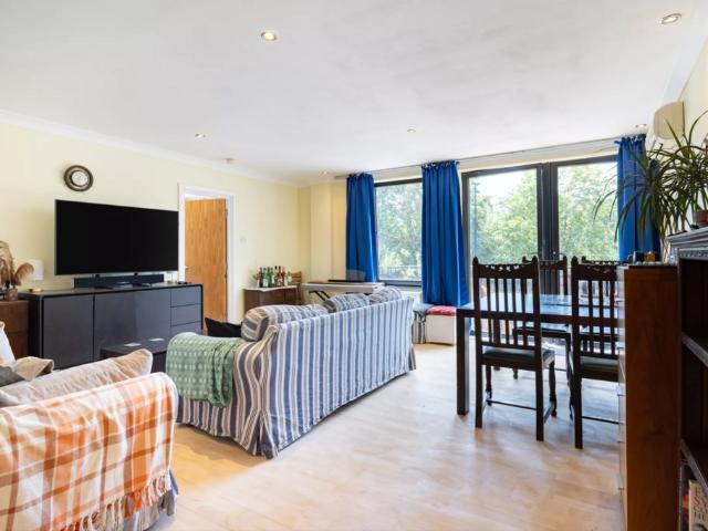 Flat for sale in Ratcliffe, Shadwell