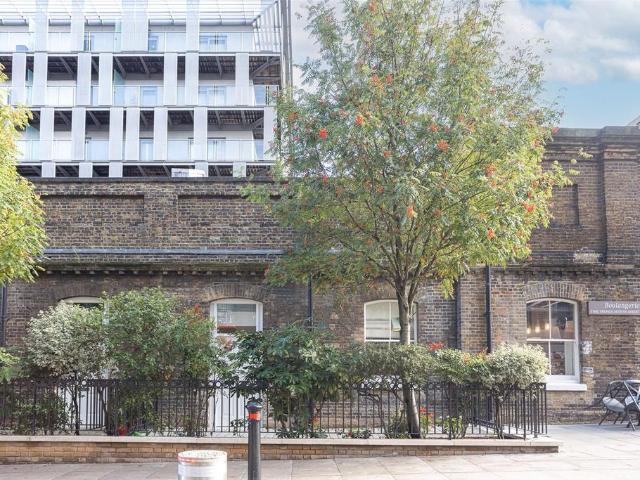 Flat for sale in Glyndon, Greater London