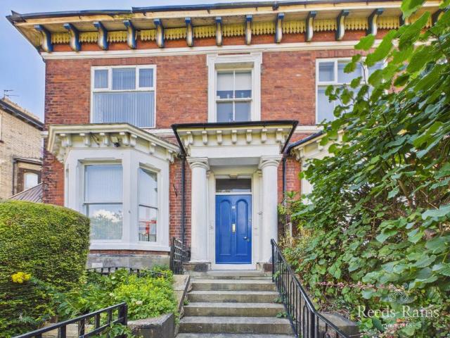Flat for sale in South Cliff, Kepwick