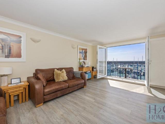 Flat for sale in Roedean
