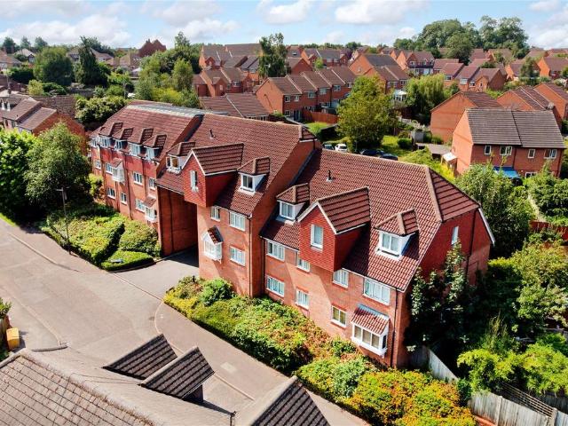 Flat for sale in Buckingham, Buckinghamshire