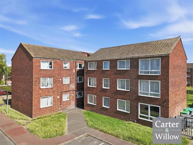 Flat for sale in Dagenham, Greater London