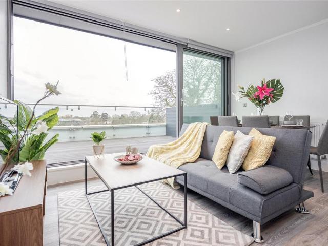 Flat for sale in London Borough of Hounslow, Spring Grove