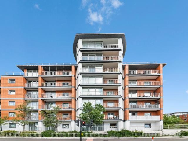 Flat for sale in London Borough of Hounslow, Greater London