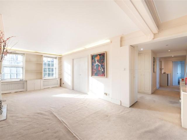 Flat for sale in Primrose Hill, Greater London