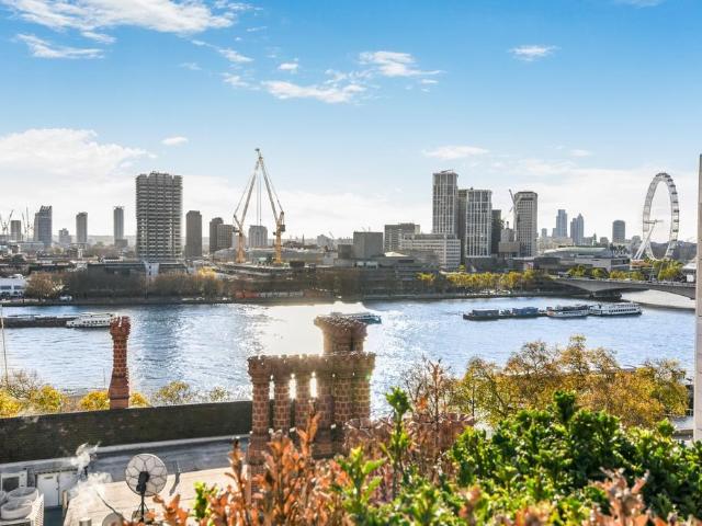 Flat for sale in St Clement Danes, Greater London