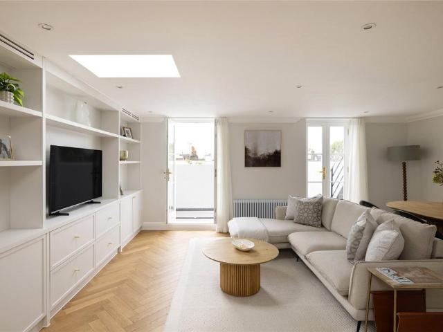 Flat for sale in Maida Hill, Greater London