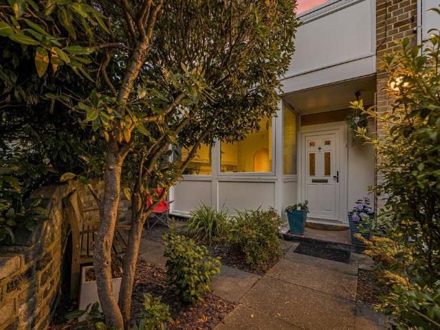 Flat for sale in Middle Park, Greater London