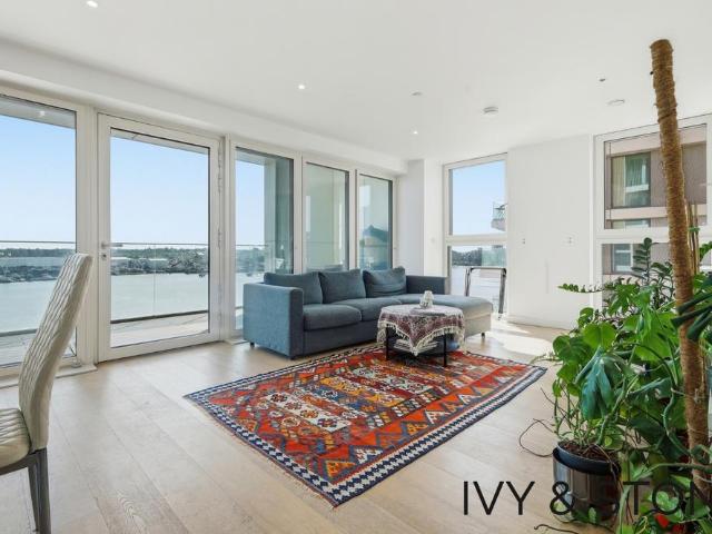 Flat for sale in Silvertown, Greater London
