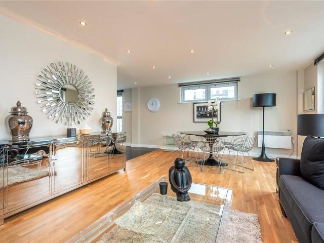 Flat for sale in Hoxton, De Beauvoir Town