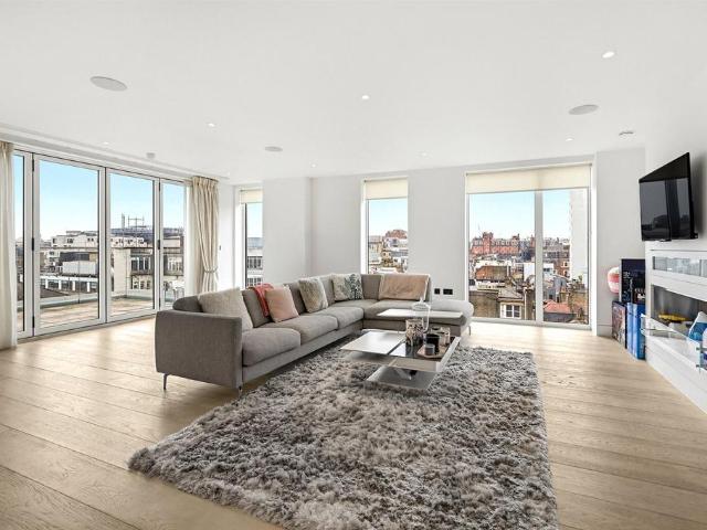 Flat for sale in Soho, Greater London