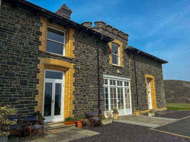 Flat for sale in Llanfarian, Wales