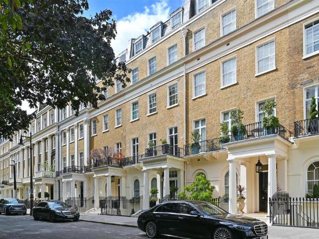 Flat for sale in Belgravia, Greater London