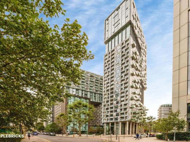 Flat for sale in Millwall, Greater London