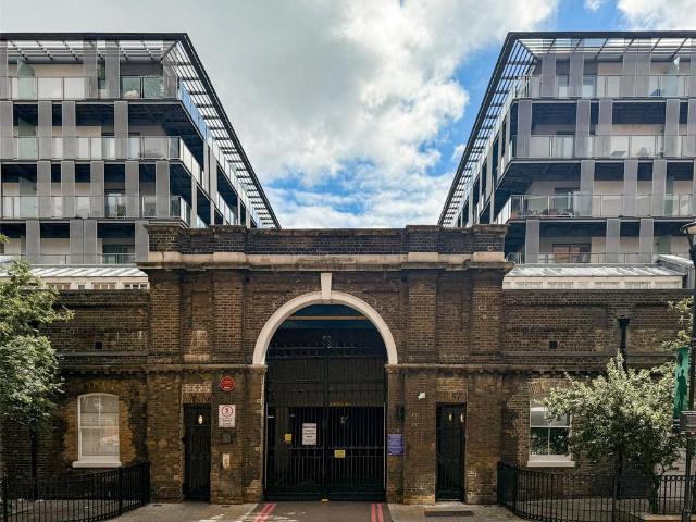 Flat for sale in Glyndon, Greater London