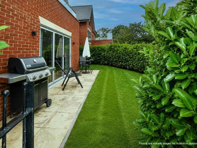 Flat for sale in Navestock Side, Essex
