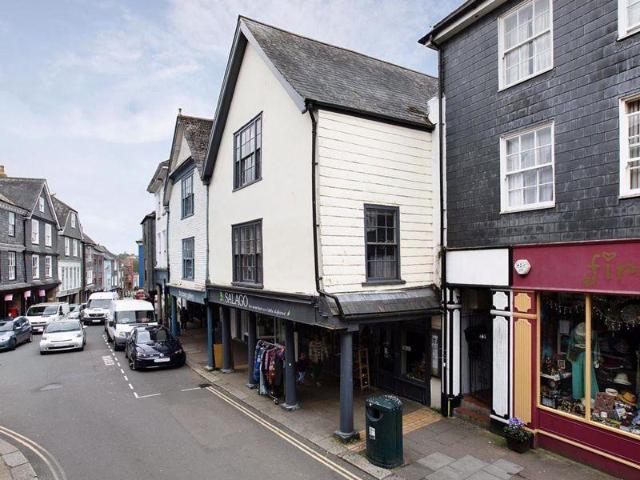 Flat for sale in Strode, Devon