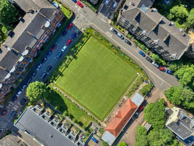 Flat for sale in Hyndland, Scotland