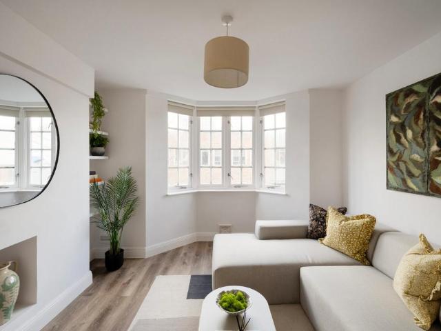 Flat for sale in Wandsworth, Greater London