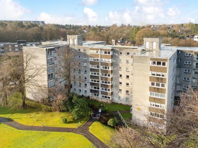 Flat for sale in Bearsden, Scotland