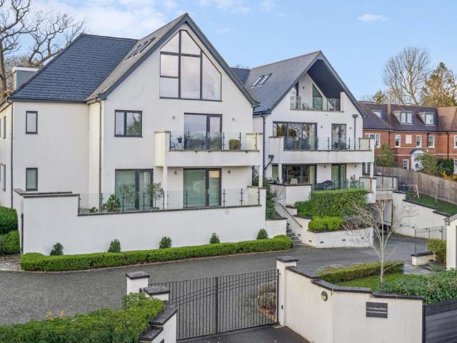 Flat for sale in Gerrards Cross, Denham