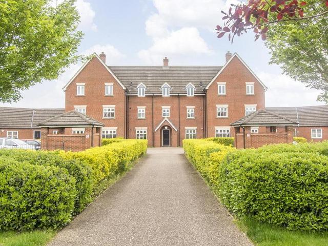 Flat for sale in Desborough
