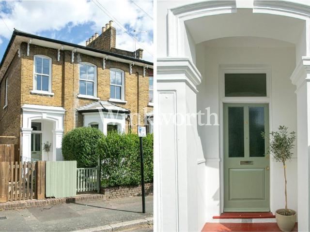 Flat for sale in Greater London