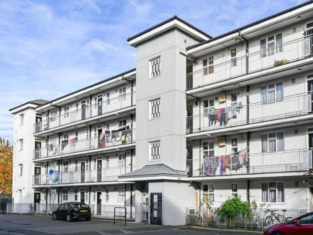 Flat for sale in Bethnal Green, Greater London