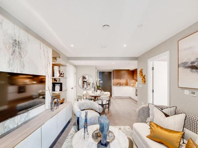 Flat for sale in Custom House, Greater London