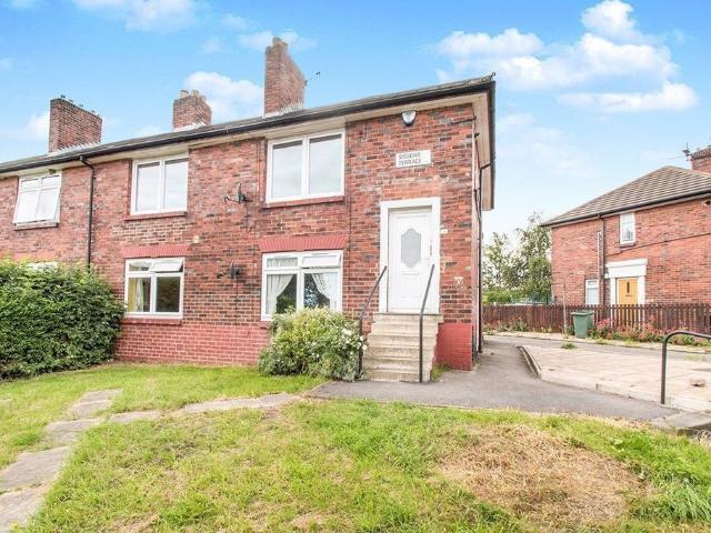 Flat for sale in Middleton, West Yorkshire