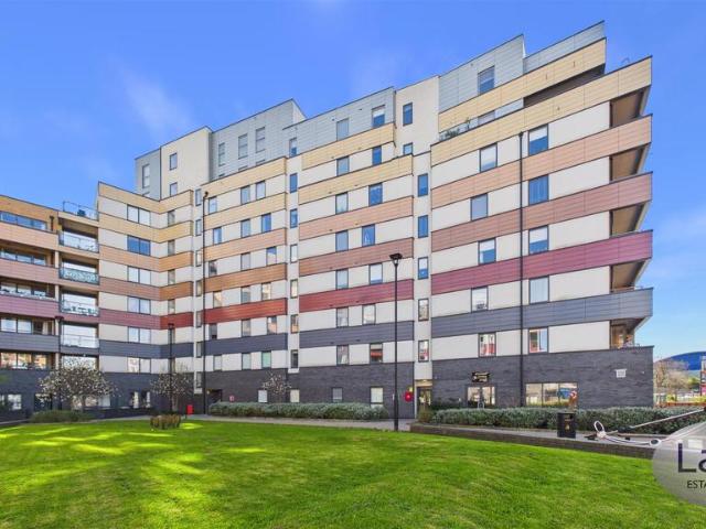 Flat for sale in New Southgate, Isle Of Man
