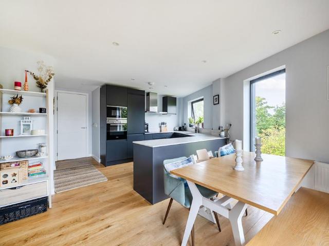 Flat for sale in East Dulwich, Greater London